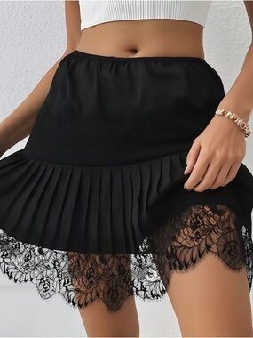 Women's Black Pleated Lace Hem Skirt